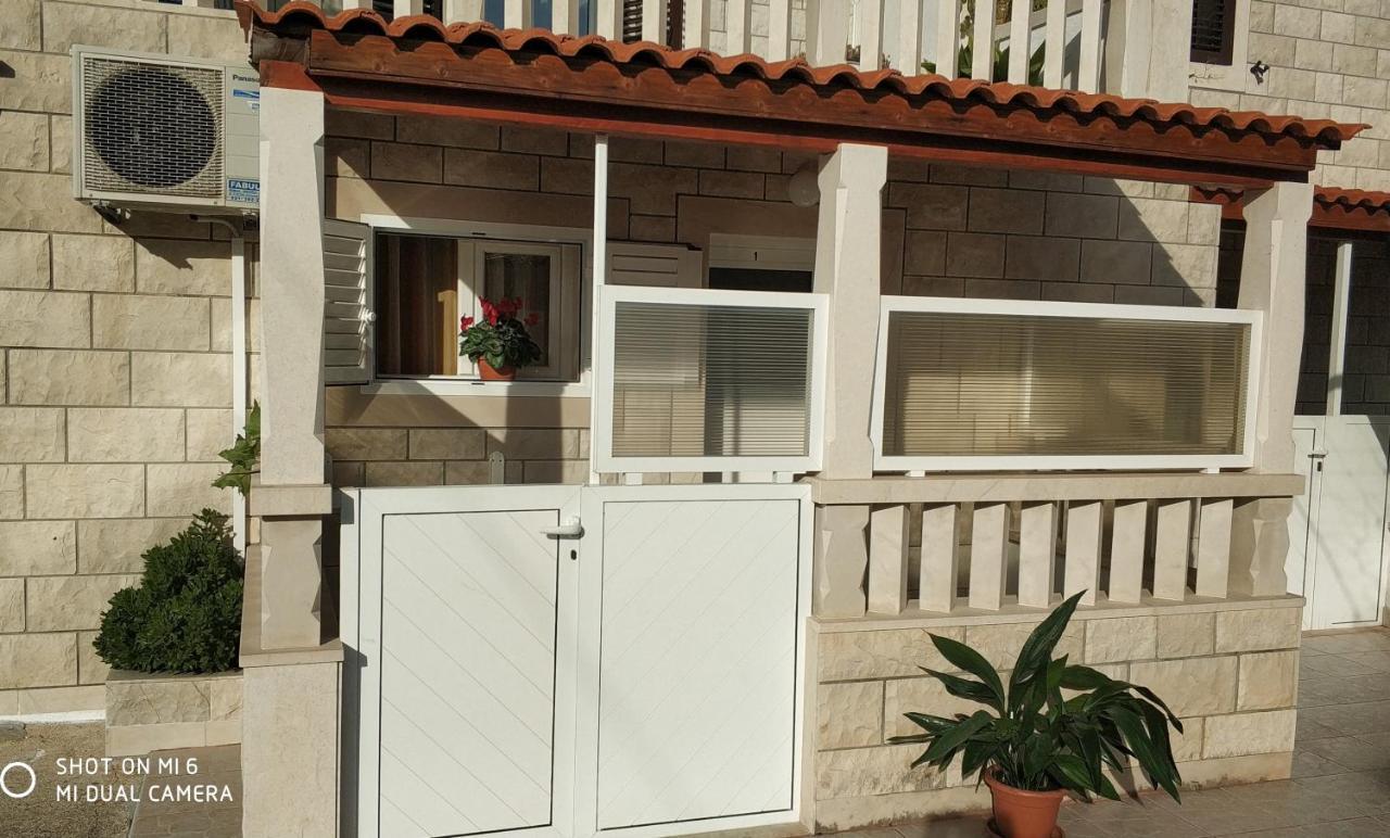 Apartmani Tanja Бол Экстерьер фото